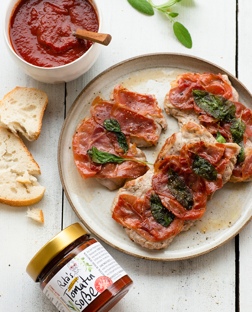 Saltimbocca mit Ritas Tomatensoße Saltimbocca mit Ritas Tomatensoße
